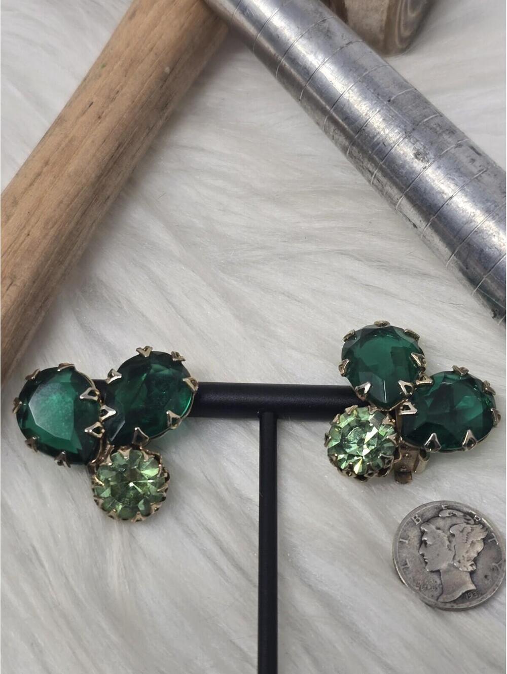 Schreiner Unsigned Emerald Green Glass Clip Earrings